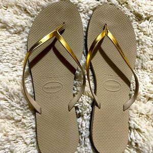 Gold Havaiana flip flops.